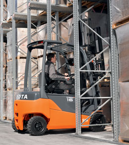Toyota Traigo 48-volt electric counterbalanced forklifts with optimum product fit in confined areas