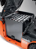 Battery side extraction with fork pockets